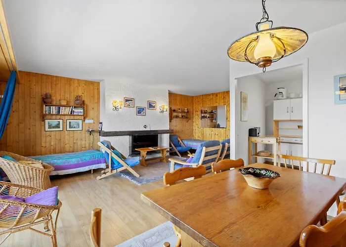 Saturne 210 Sur La Place Du Village A *