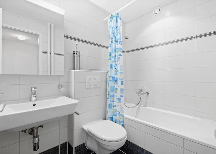 Saturne 210 Sur La Place Du Village A