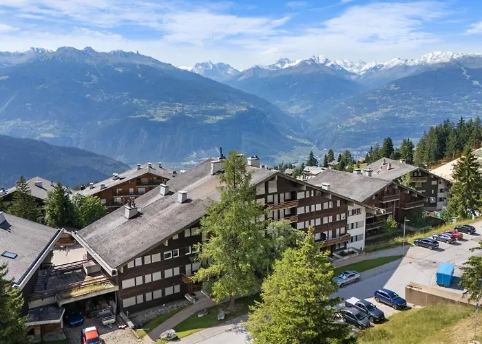 Saturne 210 Sur La Place Du Village A