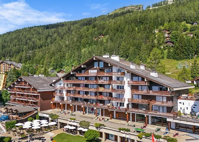 Saturne 210 Sur La Place Du Village A *